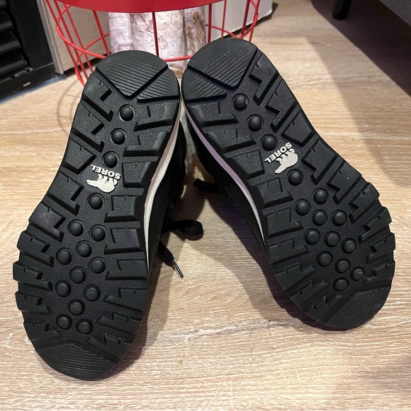 Sorel Whitney Short Lace Boots Waterproof Black Size 1 - Picture 3 of 5